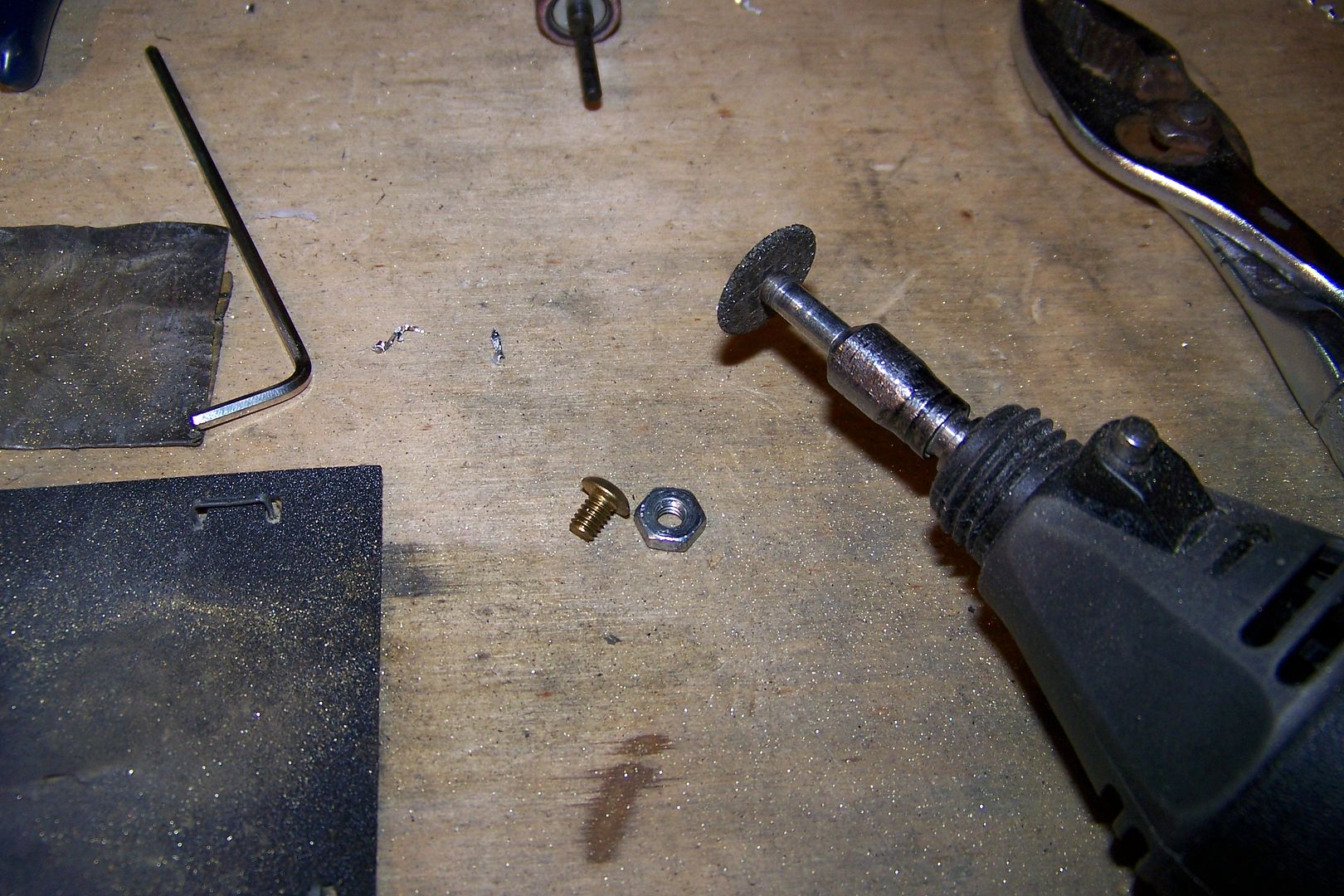 How to cut off a screw using a Rotary Tool